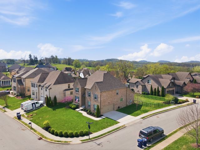 2313 Coppergate Way, Thompsons Station, TN 37179