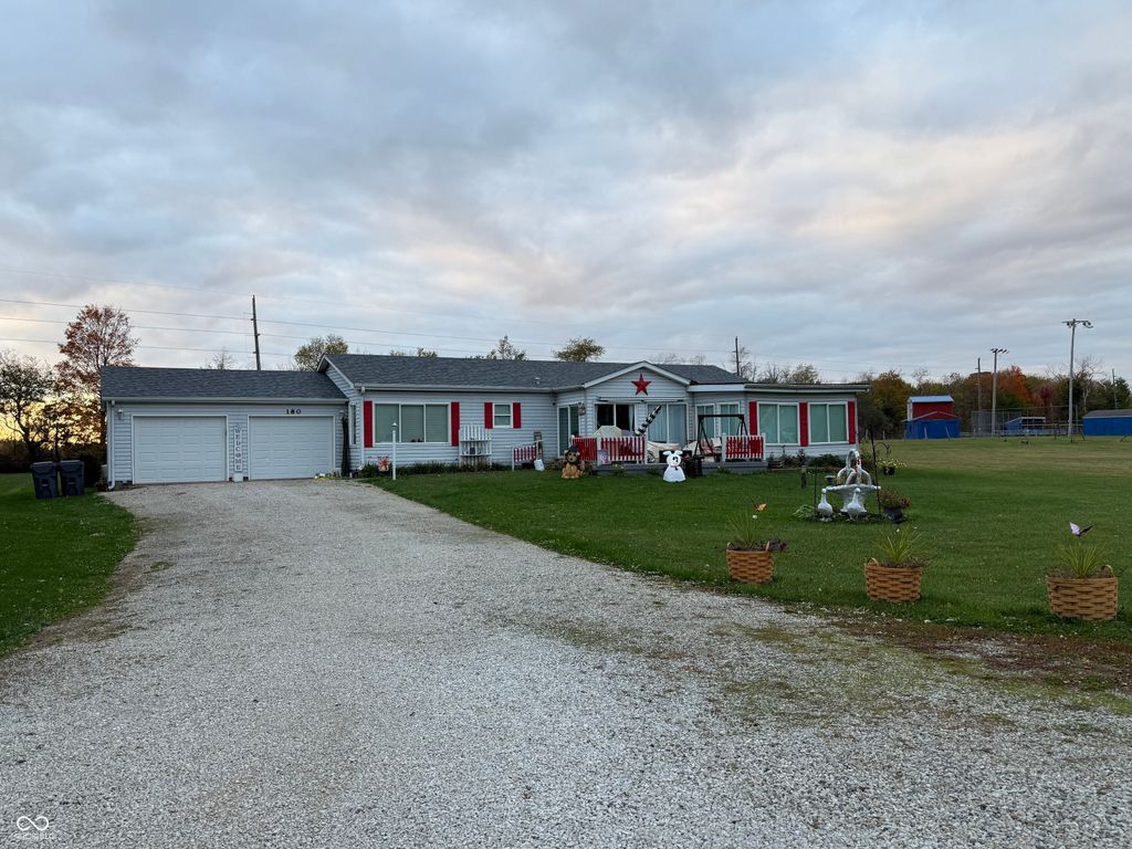 180 S Summit Street, Mount Summit, IN 47361