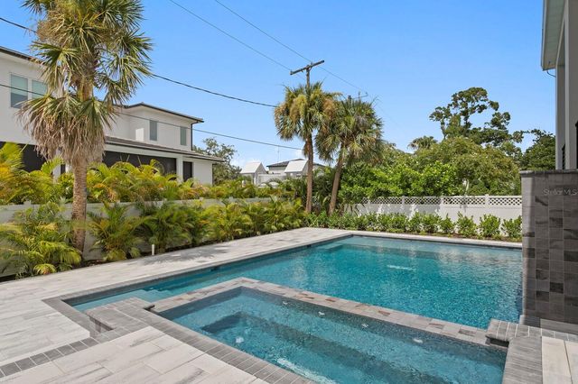 5023 W DANTE AVENUE, Tampa, FL 33629