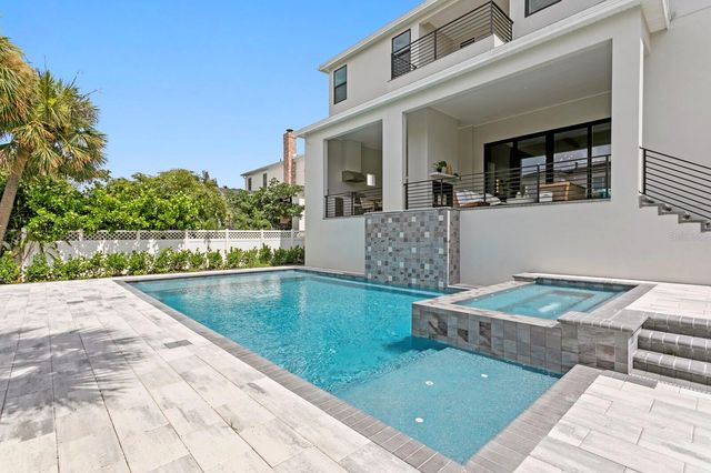 5023 W DANTE AVENUE, Tampa, FL 33629