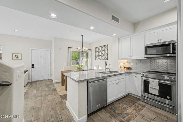 3935 E ROUGH RIDER Road 1376, Phoenix, AZ 85050