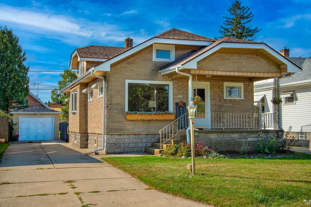 1621 Lakewood AVENUE, Mount Pleasant, WI 53403