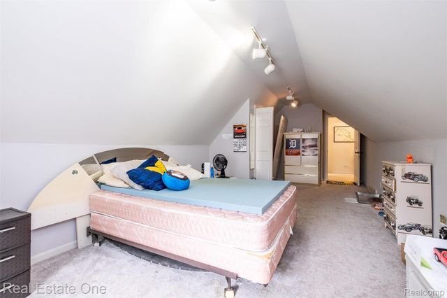 5560 Huron Hills Drive, Commerce Charter Township, MI 48382