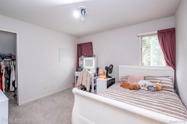 5560 Huron Hills Drive, Commerce Charter Township, MI 48382