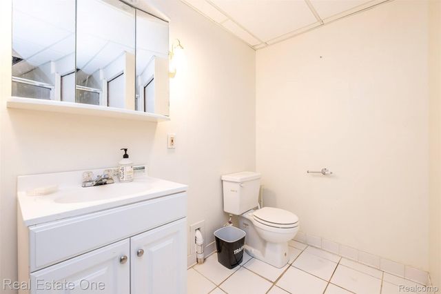 5560 Huron Hills Drive, Commerce Charter Township, MI 48382