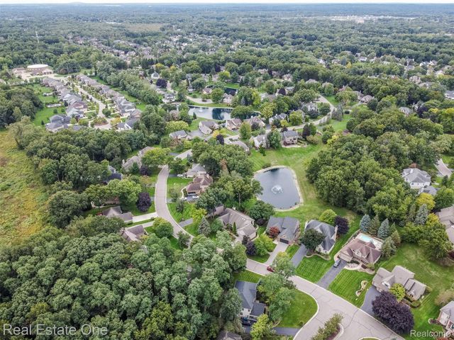 5560 Huron Hills Drive, Commerce Charter Township, MI 48382