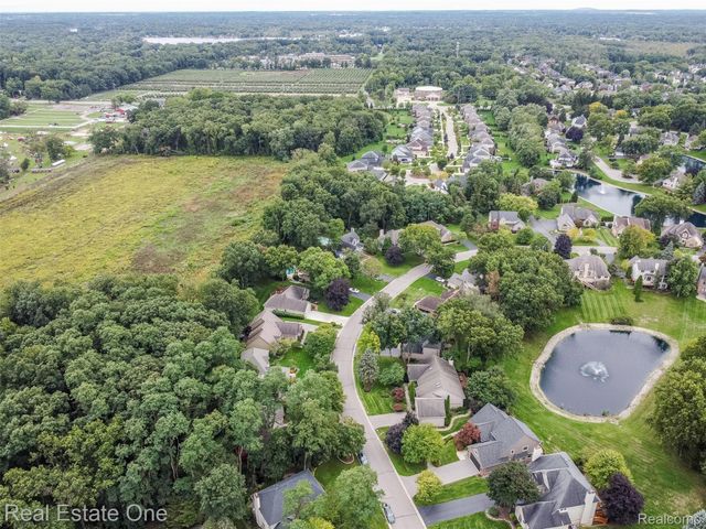5560 Huron Hills Drive, Commerce Charter Township, MI 48382