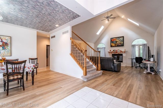 5560 Huron Hills Drive, Commerce Charter Township, MI 48382