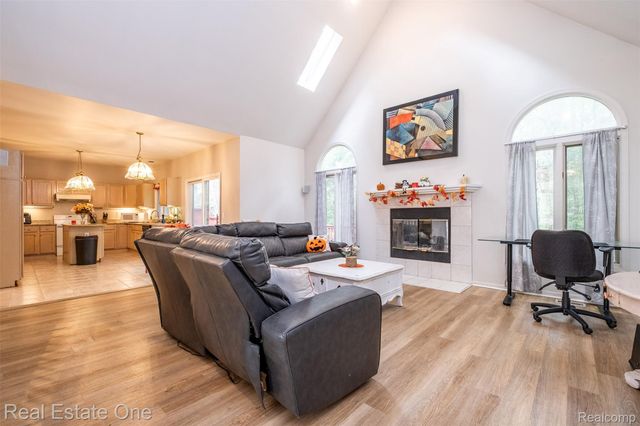 5560 Huron Hills Drive, Commerce Charter Township, MI 48382