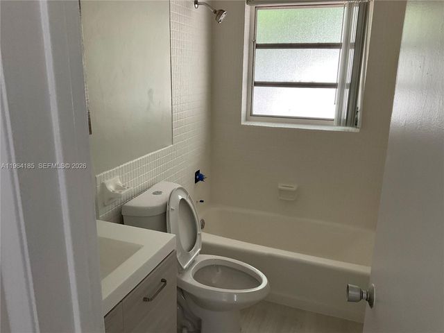 206 NE 3rd St 2, Hallandale Beach, FL 33009