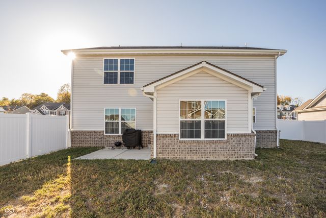 784 Jefferson Park Drive, Pittsboro, IN 46167