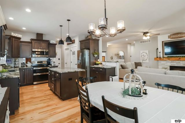 1046 N 107 Street N, Lincoln, NE 68527