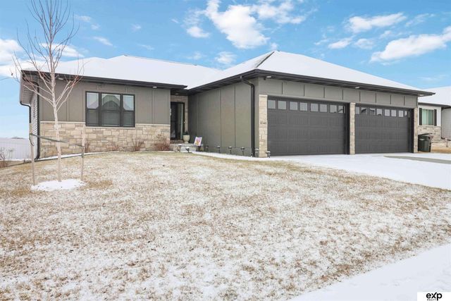 1046 N 107 Street N, Lincoln, NE 68527