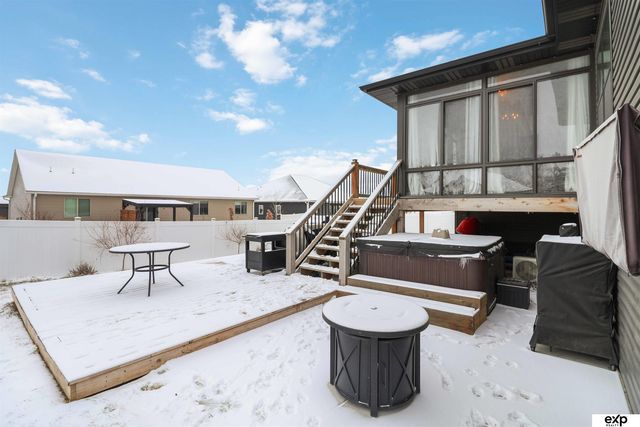 1046 N 107 Street N, Lincoln, NE 68527