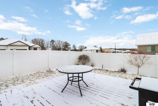 1046 N 107 Street N, Lincoln, NE 68527