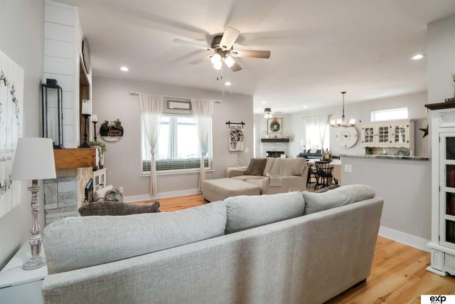 1046 N 107 Street N, Lincoln, NE 68527