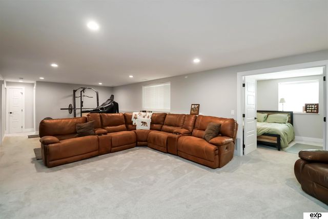 1046 N 107 Street N, Lincoln, NE 68527