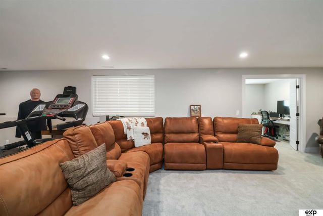 1046 N 107 Street N, Lincoln, NE 68527