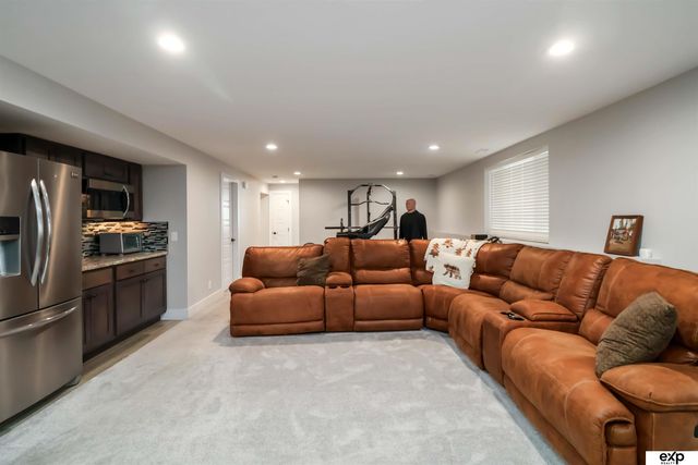 1046 N 107 Street N, Lincoln, NE 68527