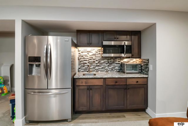 1046 N 107 Street N, Lincoln, NE 68527