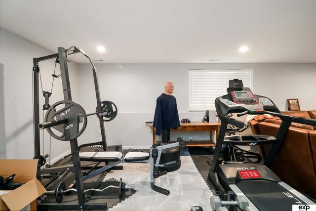 1046 N 107 Street N, Lincoln, NE 68527