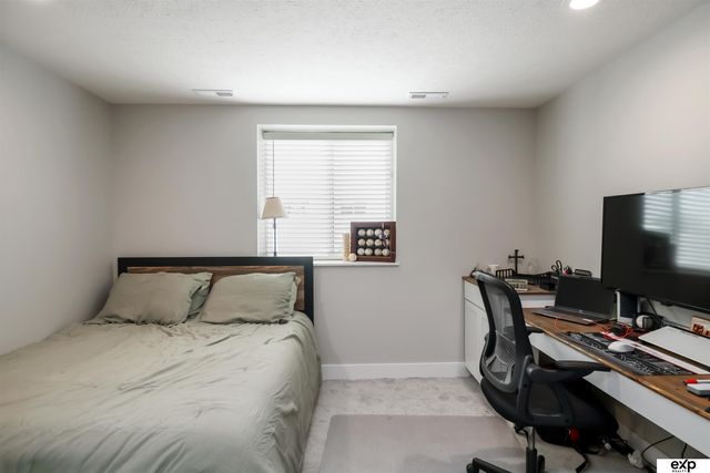 1046 N 107 Street N, Lincoln, NE 68527