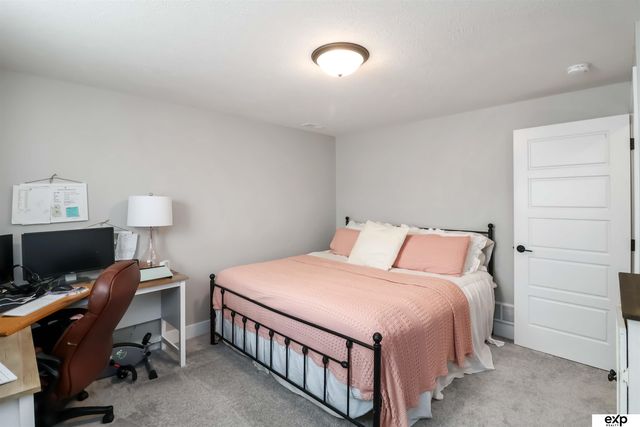 1046 N 107 Street N, Lincoln, NE 68527