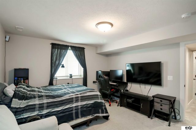 1046 N 107 Street N, Lincoln, NE 68527