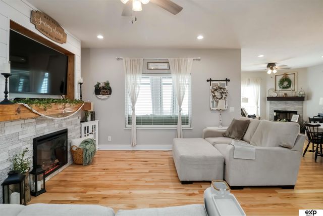 1046 N 107 Street N, Lincoln, NE 68527