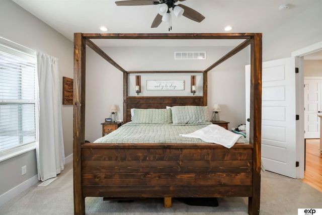 1046 N 107 Street N, Lincoln, NE 68527