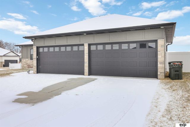 1046 N 107 Street N, Lincoln, NE 68527