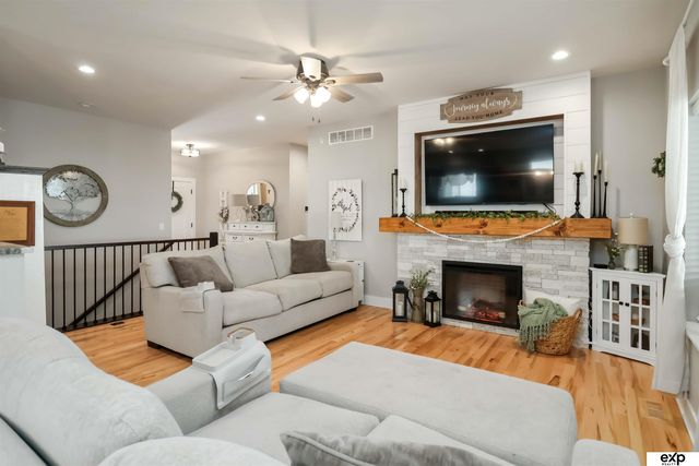 1046 N 107 Street N, Lincoln, NE 68527