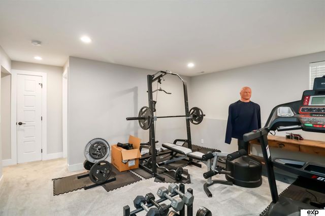 1046 N 107 Street N, Lincoln, NE 68527