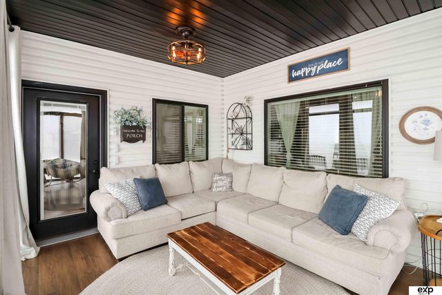 1046 N 107 Street N, Lincoln, NE 68527