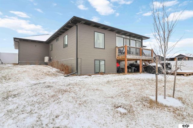 1046 N 107 Street N, Lincoln, NE 68527