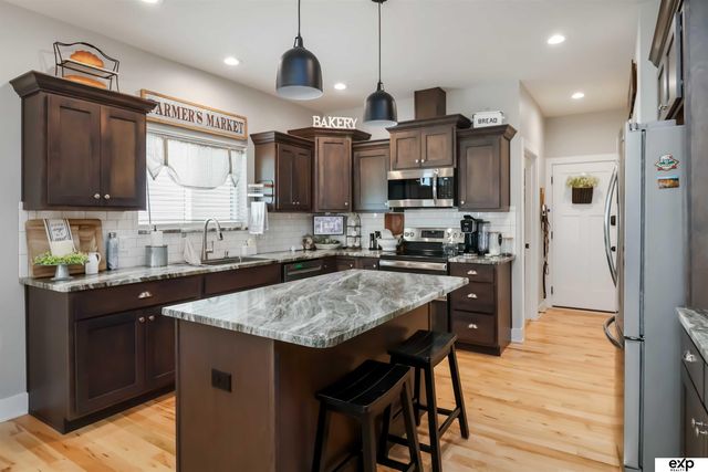 1046 N 107 Street N, Lincoln, NE 68527