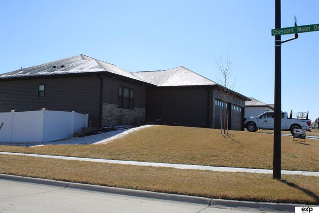 1046 N 107 Street N, Lincoln, NE 68527