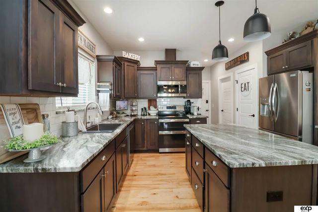 1046 N 107 Street N, Lincoln, NE 68527