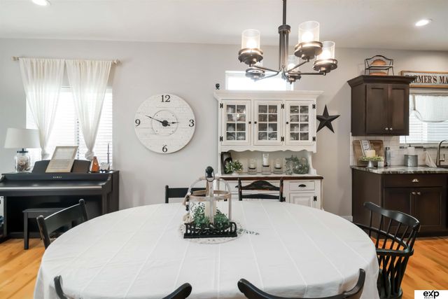 1046 N 107 Street N, Lincoln, NE 68527