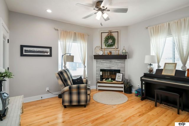 1046 N 107 Street N, Lincoln, NE 68527