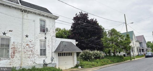 102 3RD ST E, Waynesboro, PA 17268