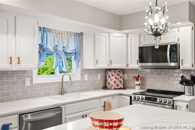 2206 Glenn Abbey, Jeffersonville, IN 47130
