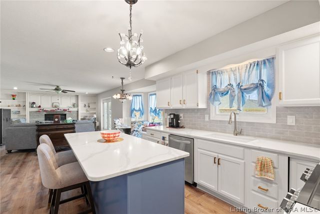 2206 Glenn Abbey, Jeffersonville, IN 47130