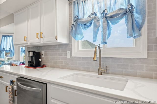 2206 Glenn Abbey, Jeffersonville, IN 47130