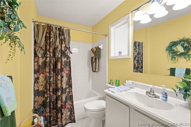 2206 Glenn Abbey, Jeffersonville, IN 47130