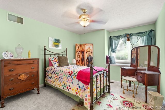 2206 Glenn Abbey, Jeffersonville, IN 47130