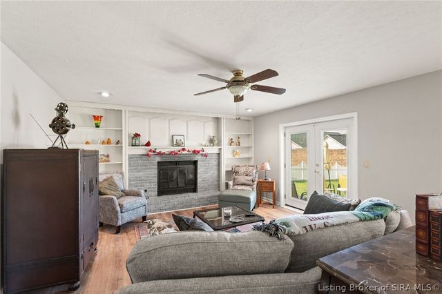 2206 Glenn Abbey, Jeffersonville, IN 47130