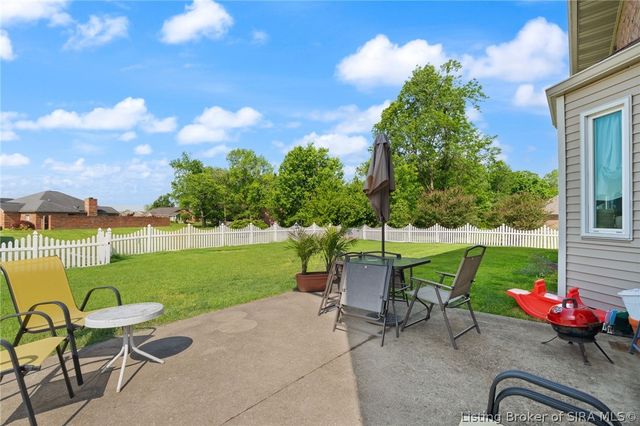 2206 Glenn Abbey, Jeffersonville, IN 47130