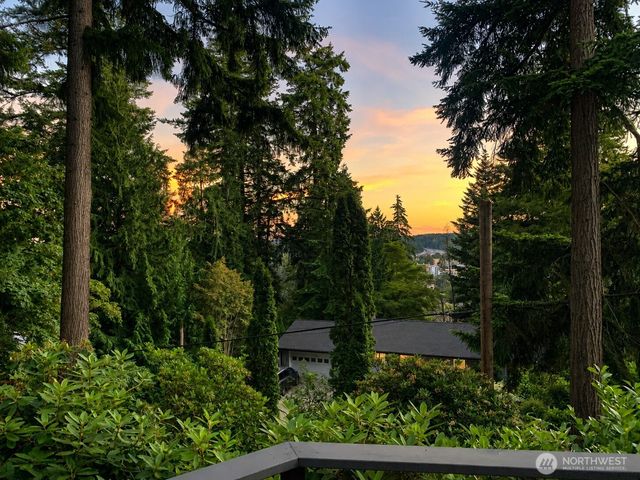 8210 171st Avenue NE, Redmond, WA 98052