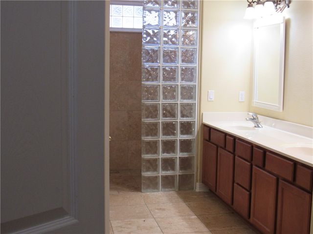 7521 Bon Soir Dr, Corpus Christi, TX 78414